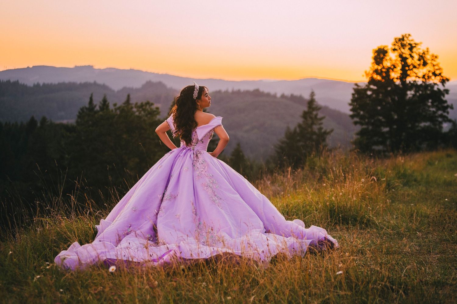 Corvallis photographers ANB Collective capturing golden hour quinceañera portraits in Oregon’s Willamette Valley during sunset.