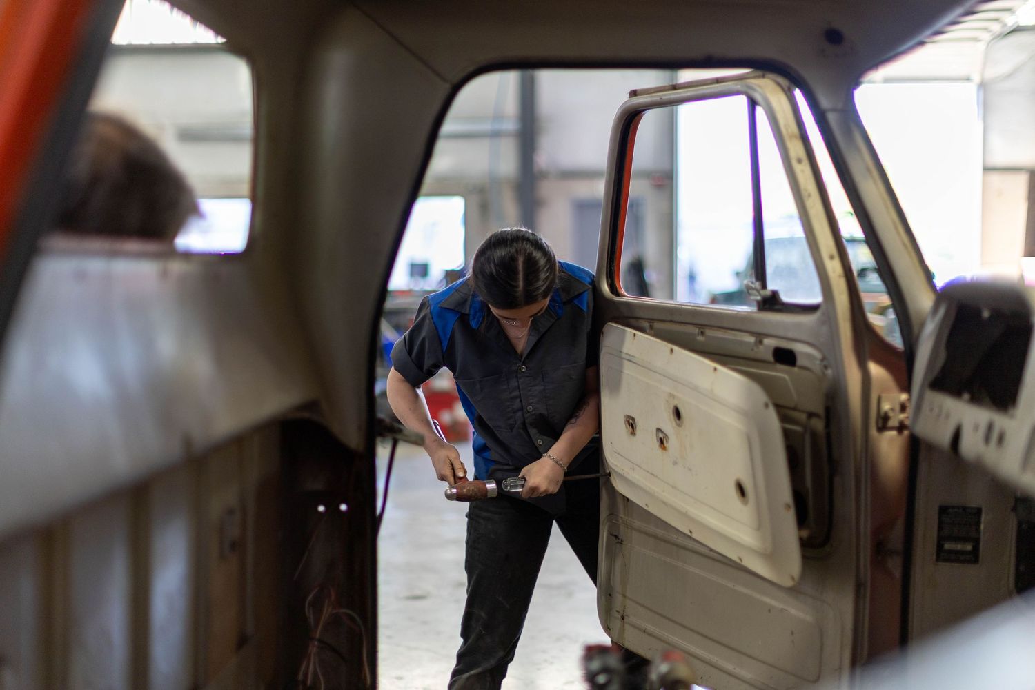 A series of interior car door images showing the process of removing and installing door panels and components.