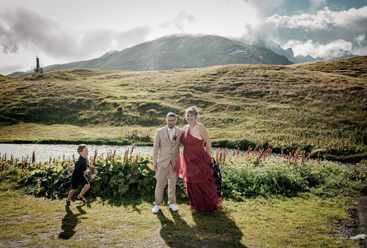 Mariage en Savoie – Alicia Casanova capture l’émotion de votre jour J. Paysages grandioses, souvenirs authentiques. #PhotographeMariage
