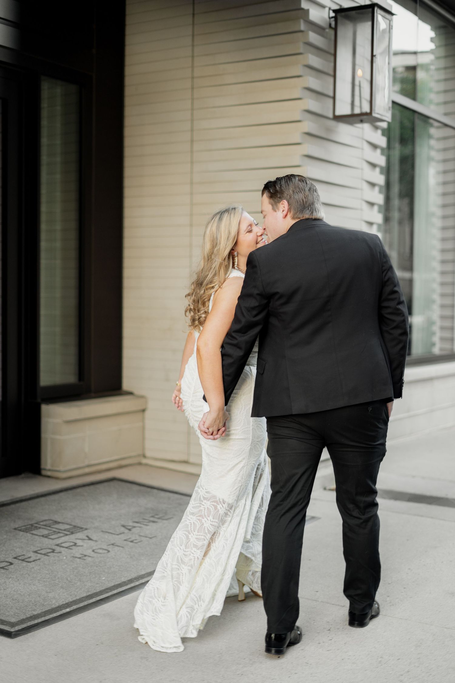 Engagement pictures in Savannah Georgia, Pulaski Square.