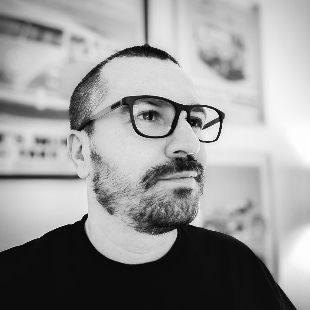 Portret alb-negru Adrian Nimu, fotograf profesionist de evenimente si comercial din Bucuresti