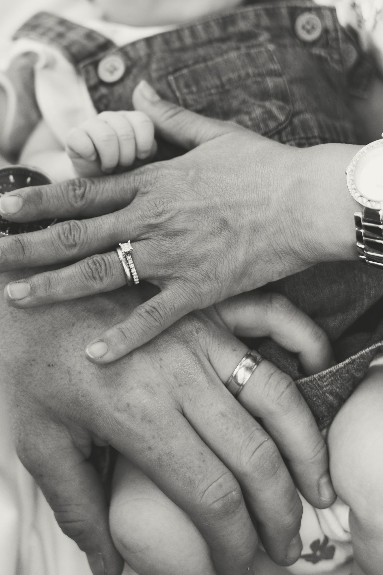 Motherhood and maternity photographer serving Barrie and Simcoe County Ontario