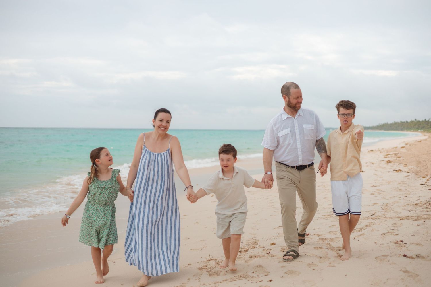 Outdoor family photographer Simcoe County and York Region Ontario
