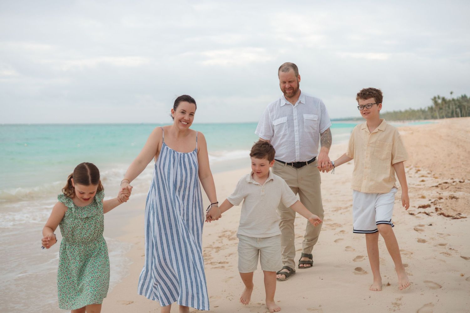Outdoor family photographer Simcoe County and York Region Ontario