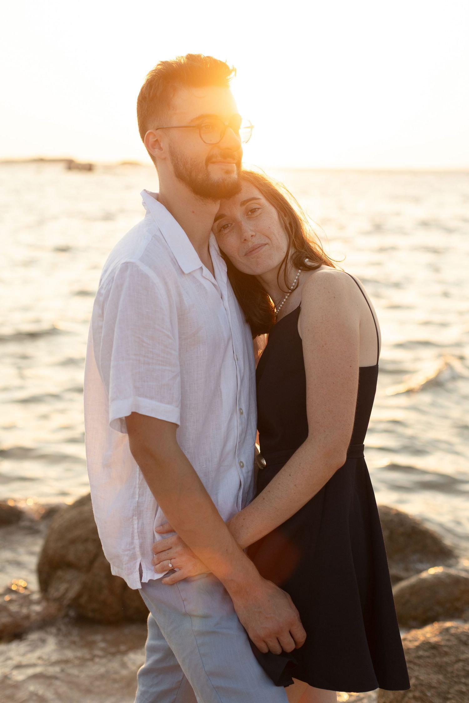 séance photo couple à Bonifacio tonnara, coucher de soleil, photographe corse, et photographe porto-vecchio