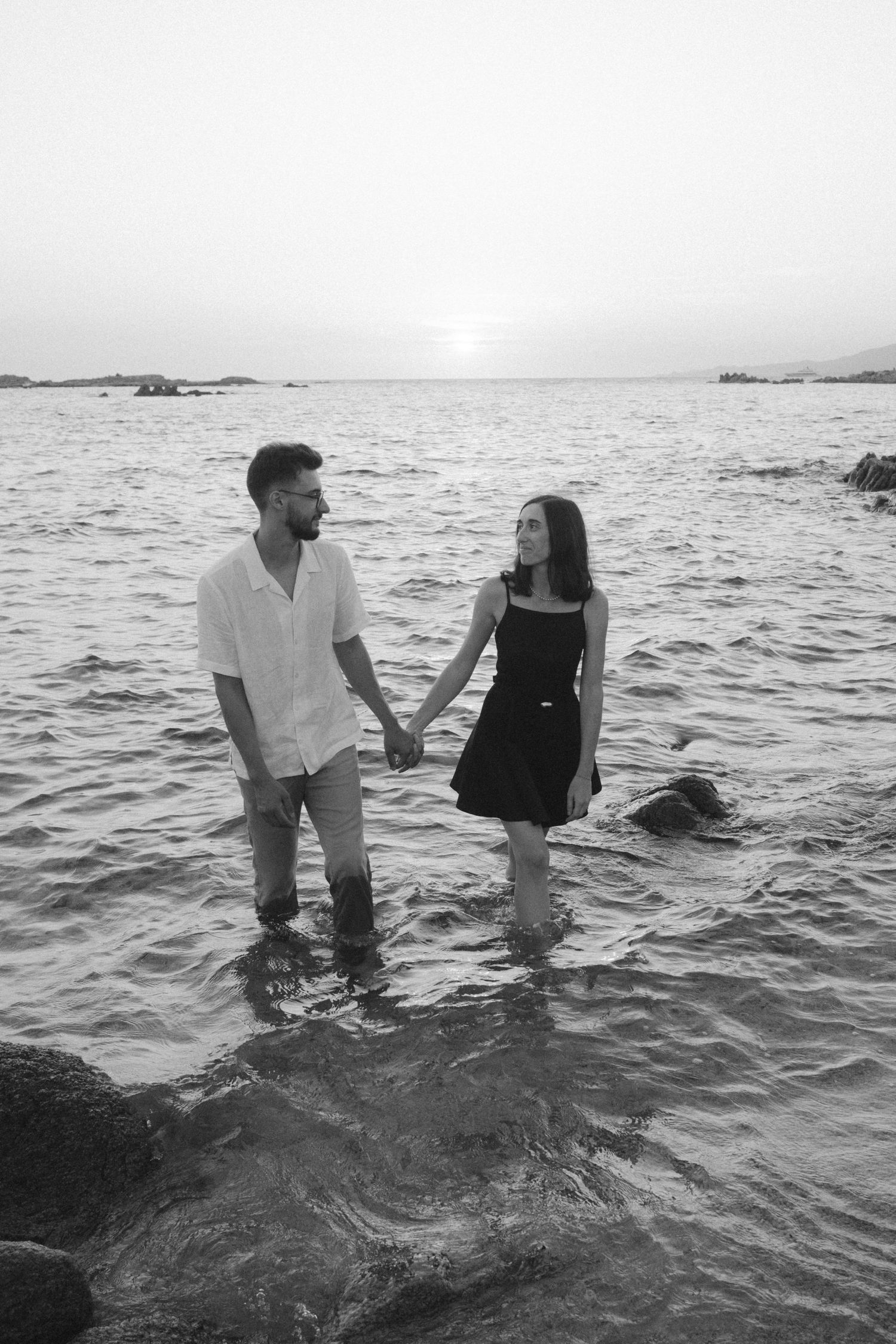 séance photo couple à Bonifacio tonnara, coucher de soleil, photographe corse, et photographe porto-vecchio