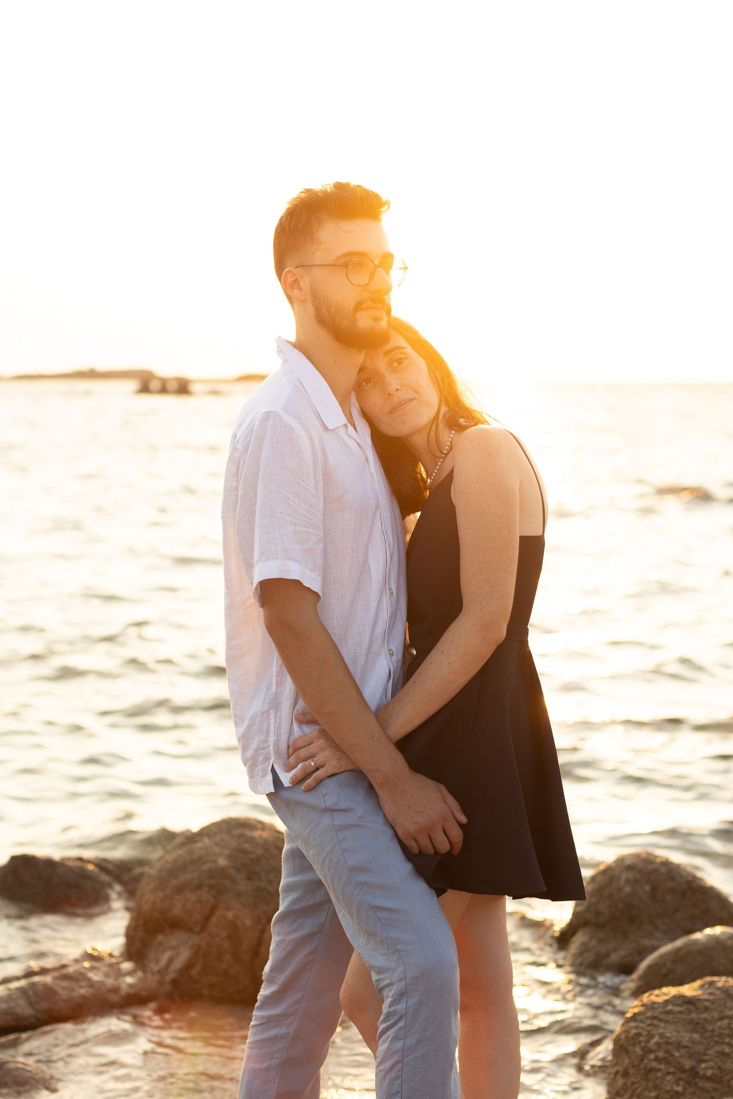 séance photo couple à Bonifacio tonnara, coucher de soleil, photographe corse, et photographe porto-vecchio