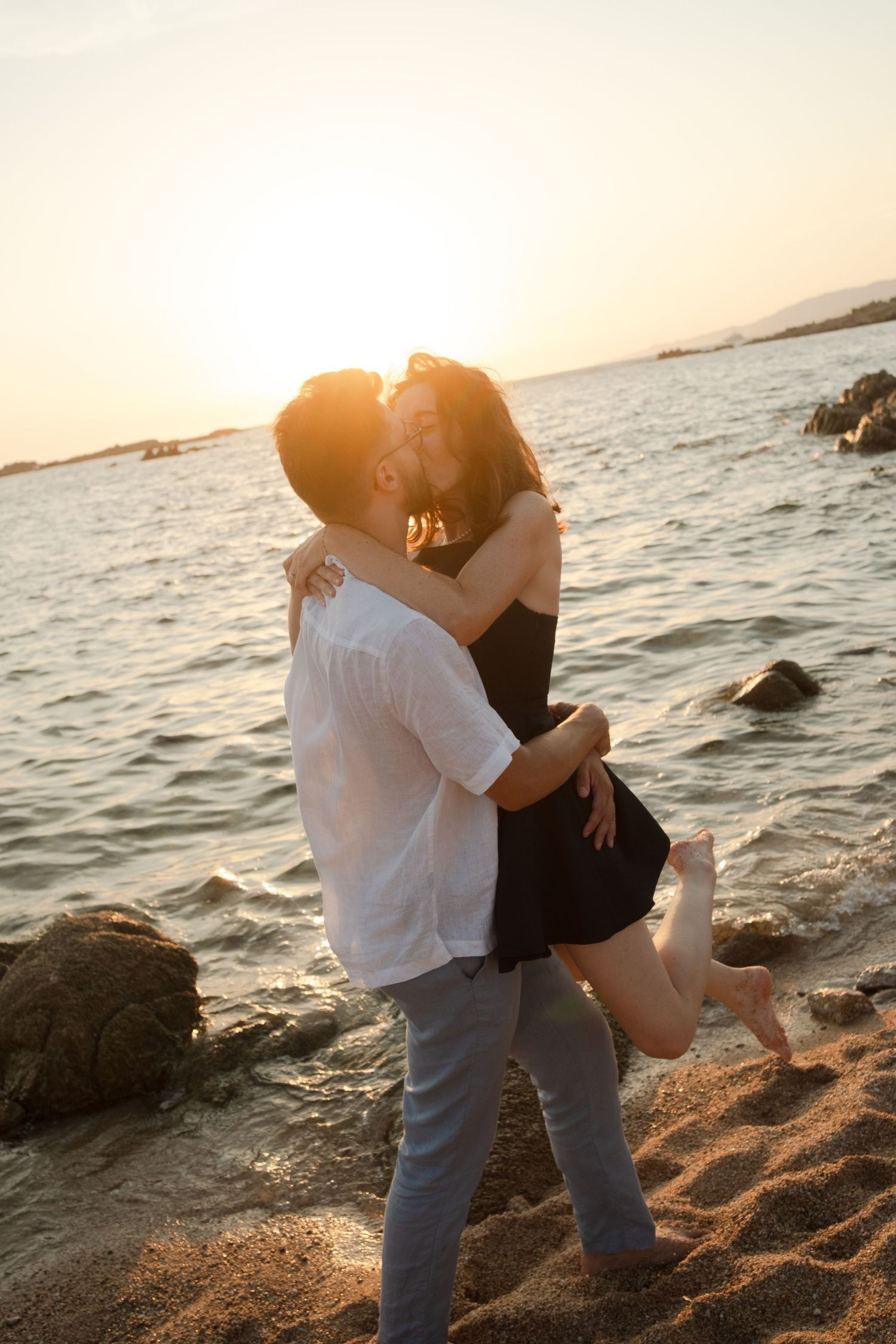 séance photo couple à Bonifacio tonnara, coucher de soleil, photographe corse, et photographe porto-vecchio