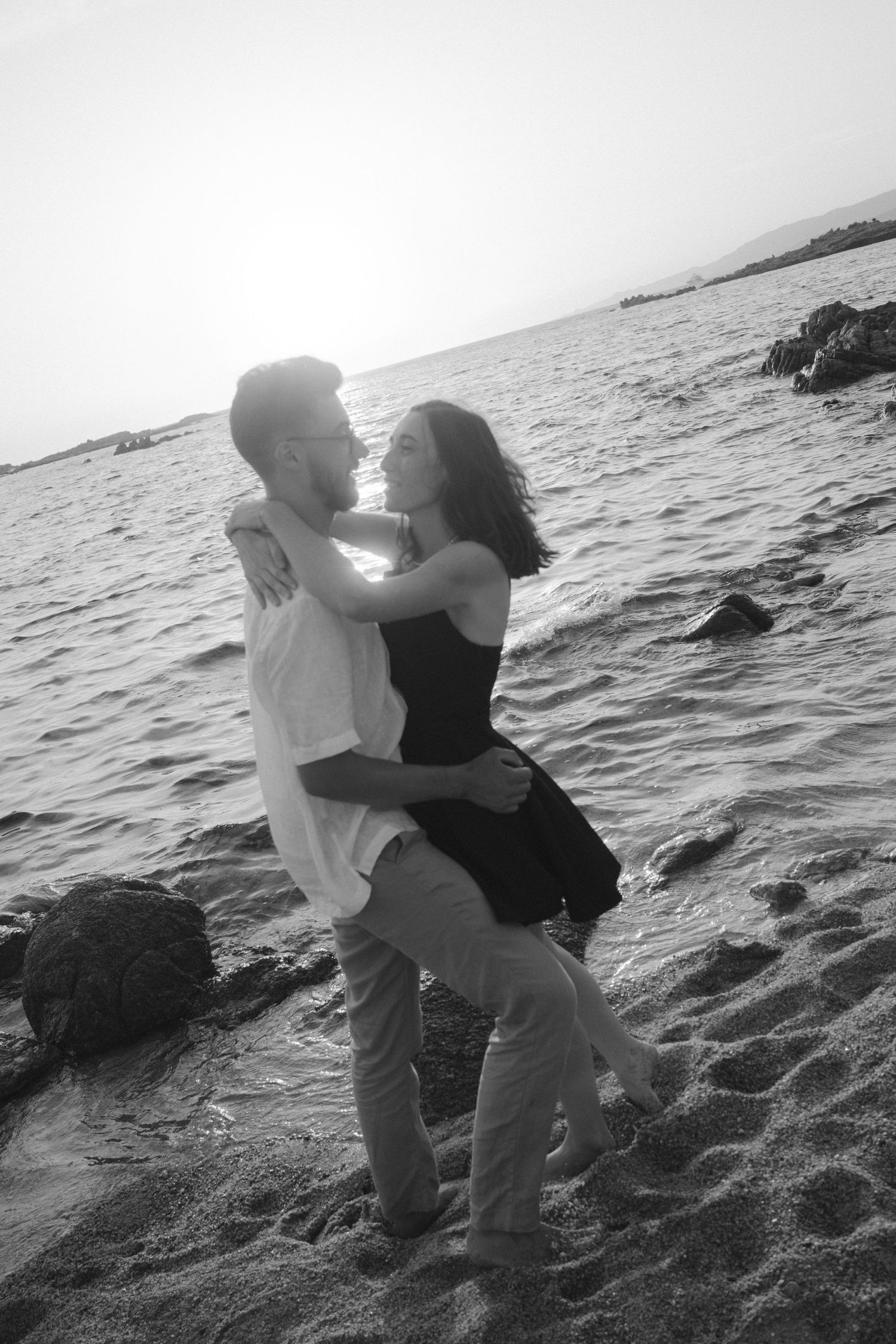 séance photo couple à Bonifacio tonnara, coucher de soleil, photographe corse, et photographe porto-vecchio