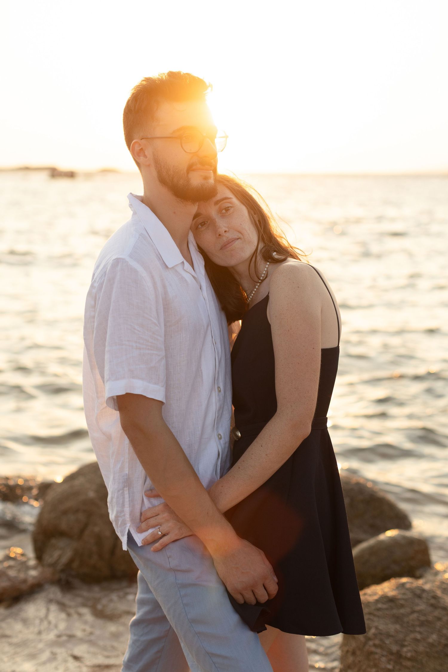 séance photo couple à Bonifacio tonnara, coucher de soleil, photographe corse, et photographe porto-vecchio