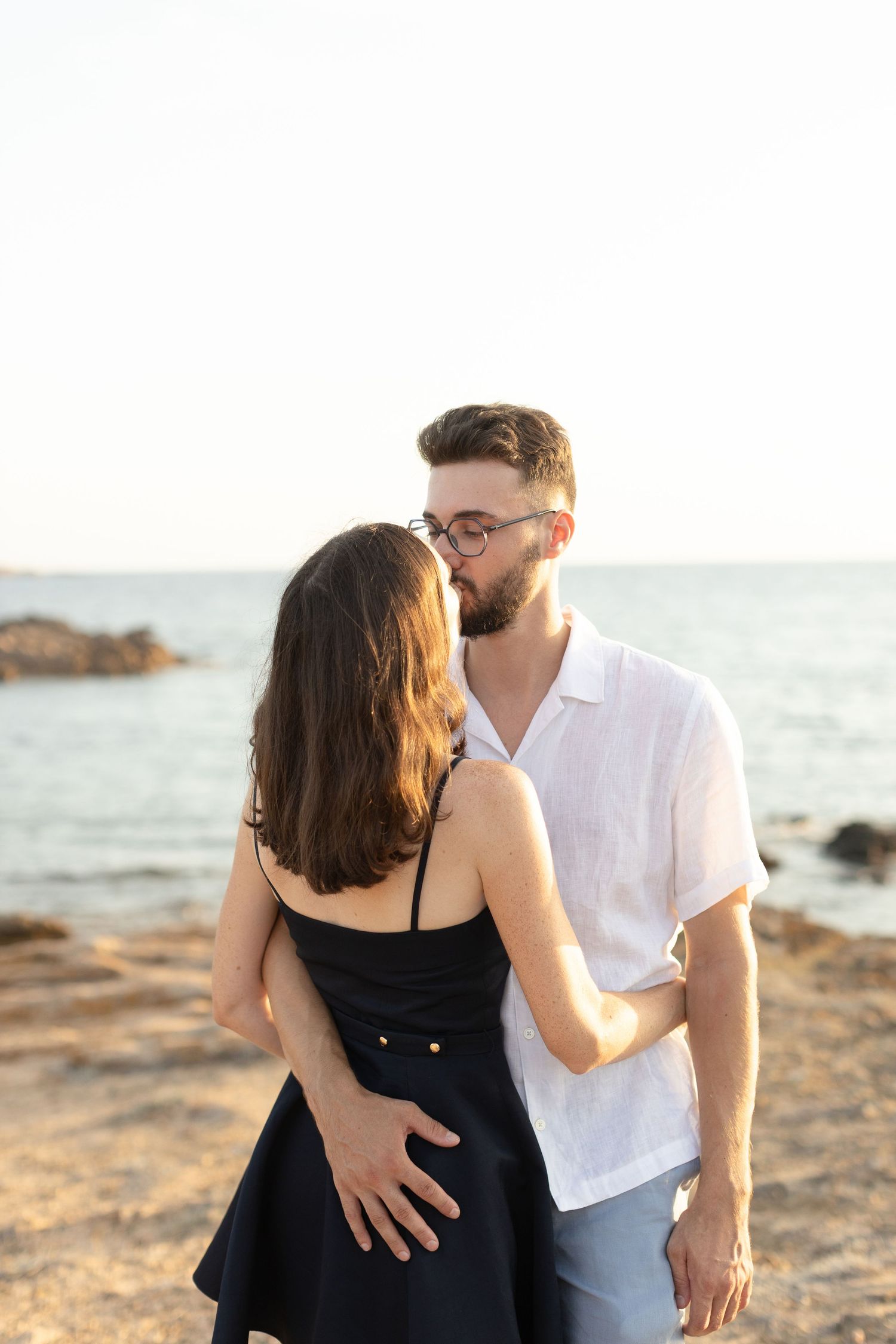 séance photo couple à Bonifacio tonnara, coucher de soleil, photographe corse, et photographe porto-vecchio