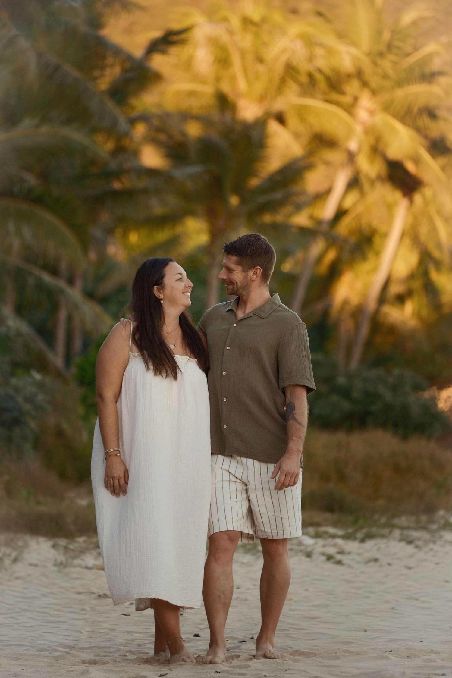 couple amour shooting nc noumea souvenirs photographe solene photographie un rayon de solene nouvelle caledonie soleil ile amour cocotiers