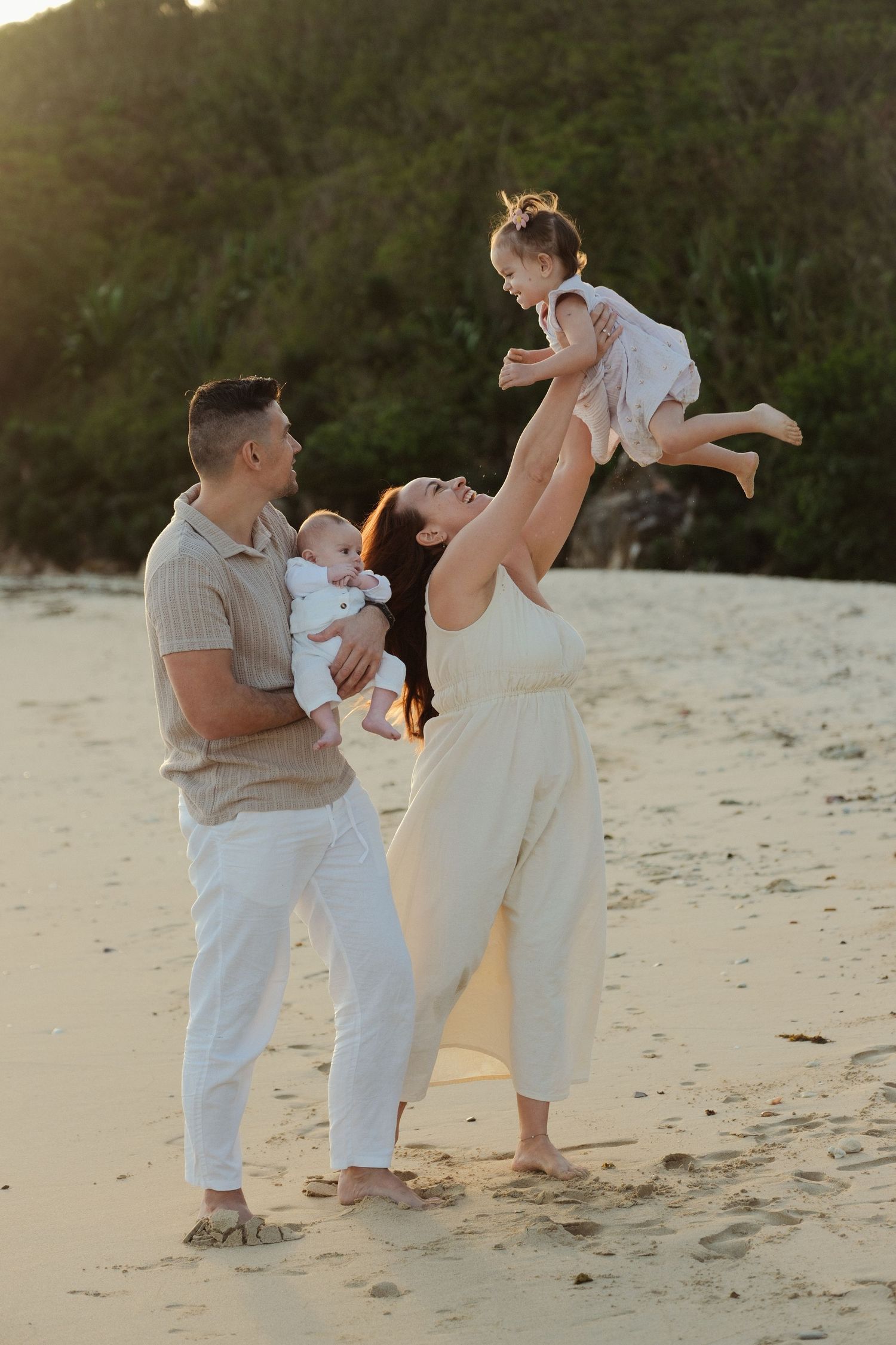 famille nouveau né shooting nc noumea souvenirs photographe solene photographie un rayon de solene nouvelle caledonie soleil ile amour