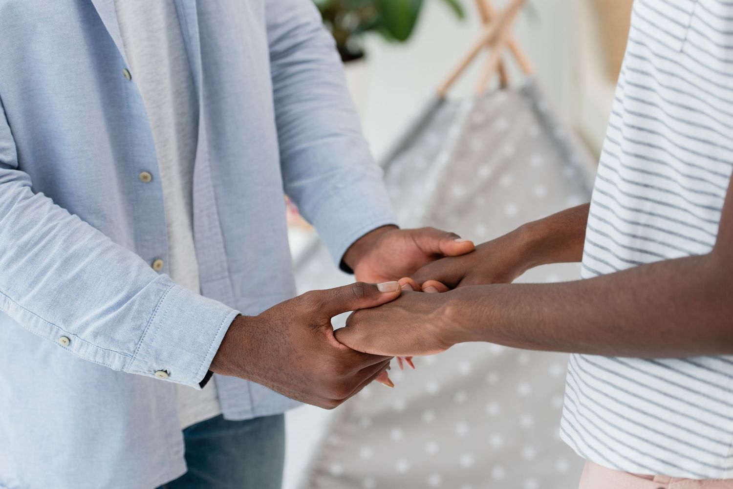 Close up of hands exchanging business cards in professional setting.