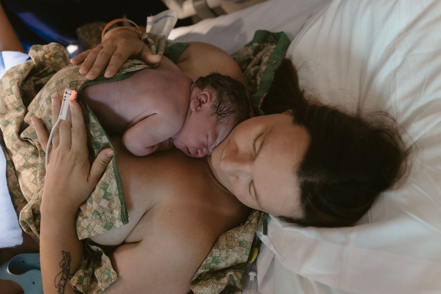 ender birth photography moment of skin-to-skin bonding between mother and newborn.