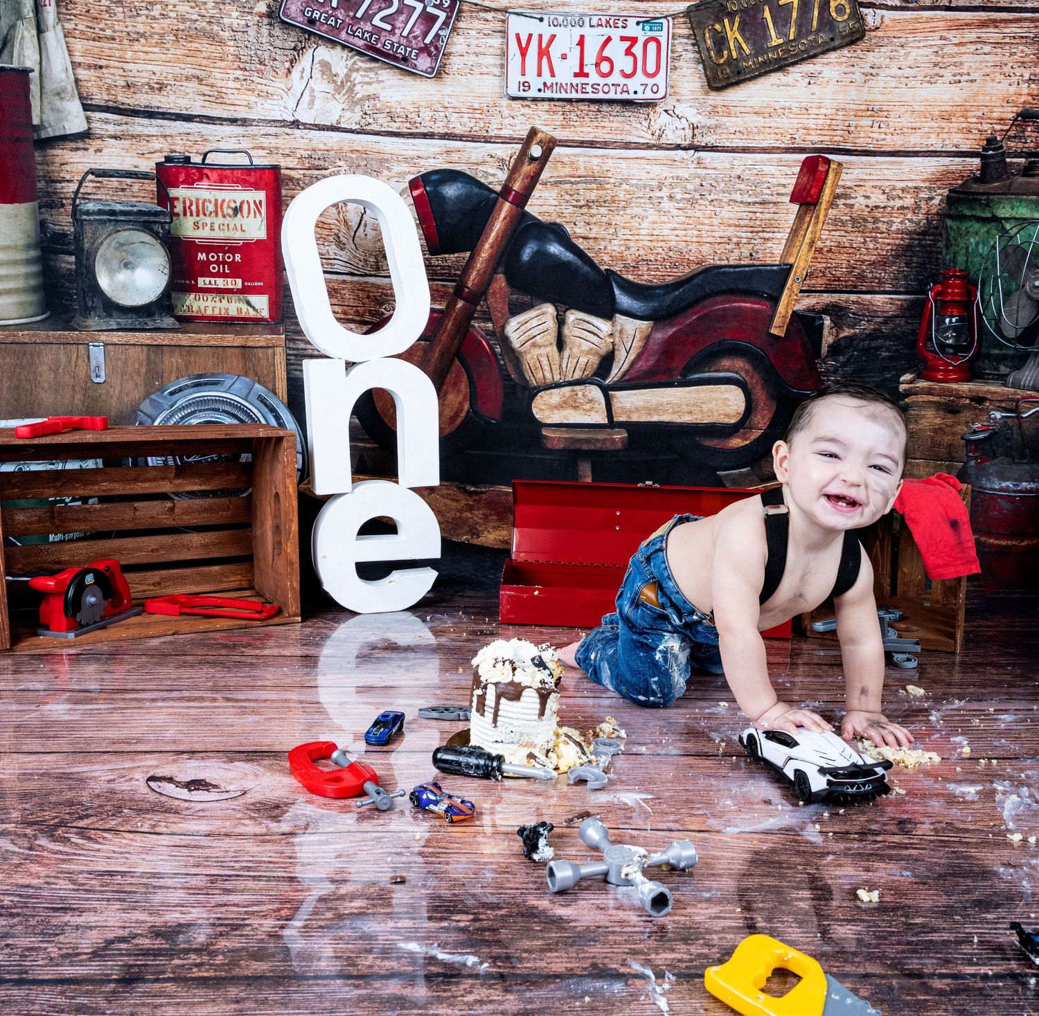 fond smash cake  avec gateau voiture mecanique 1 an enfant fete