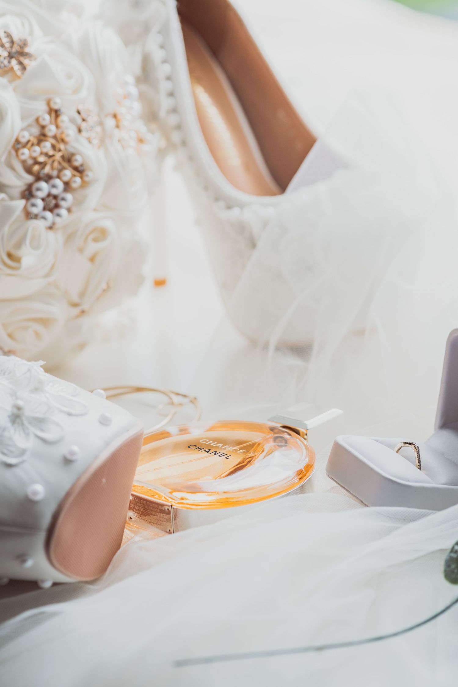 soulier,fleurs photo de mariages au québec par MMSO photographe parfum