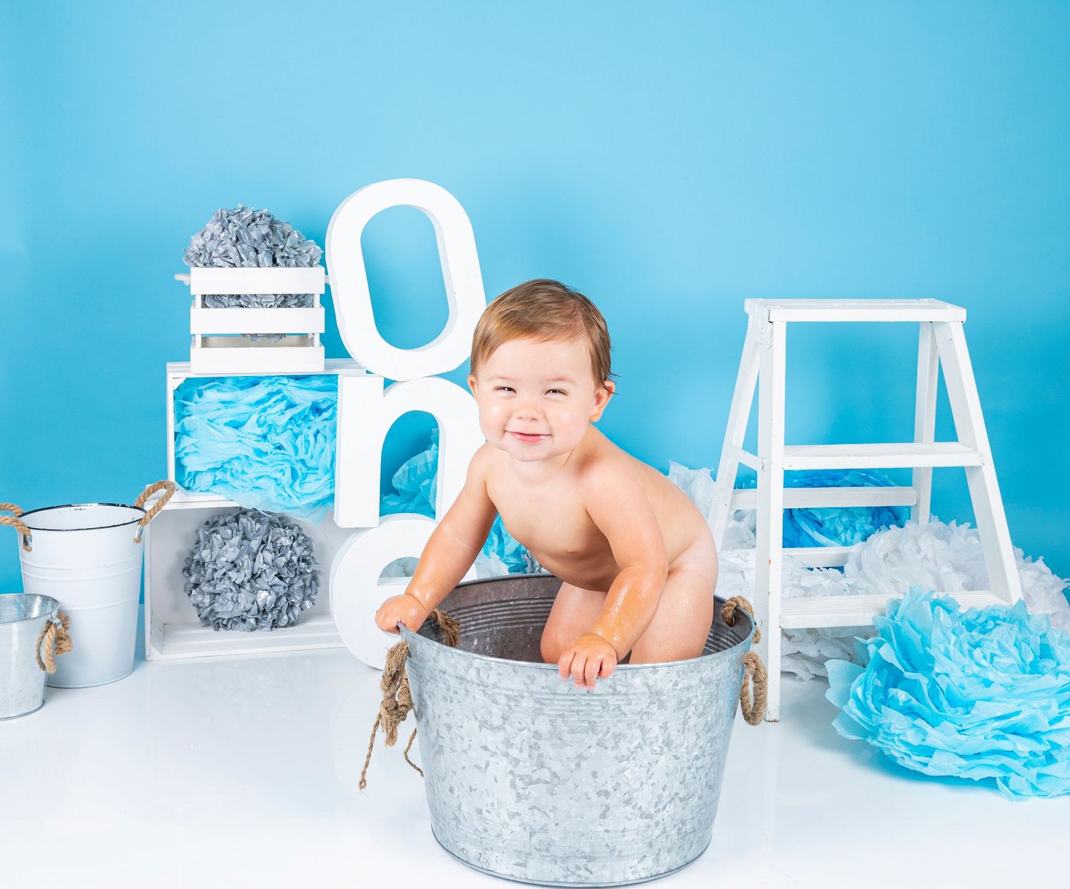 fond smash cake  avec gateau fond bleu simpl et doux MMSO photographe bebe garcon
