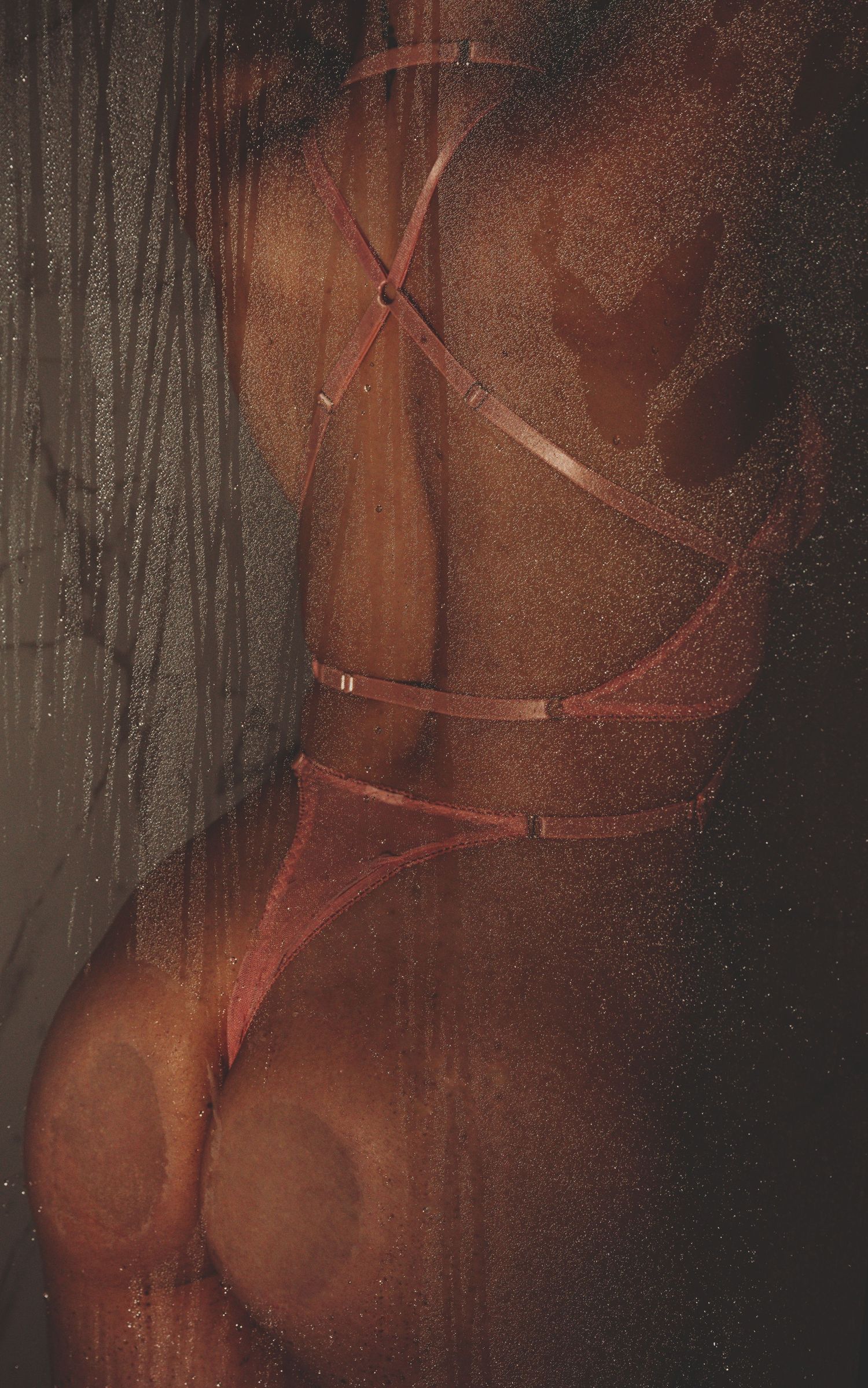 nude,Ce moment où elle se choisit
Une œuvre d’art vivante, tout simplement,fesse,douche,eau