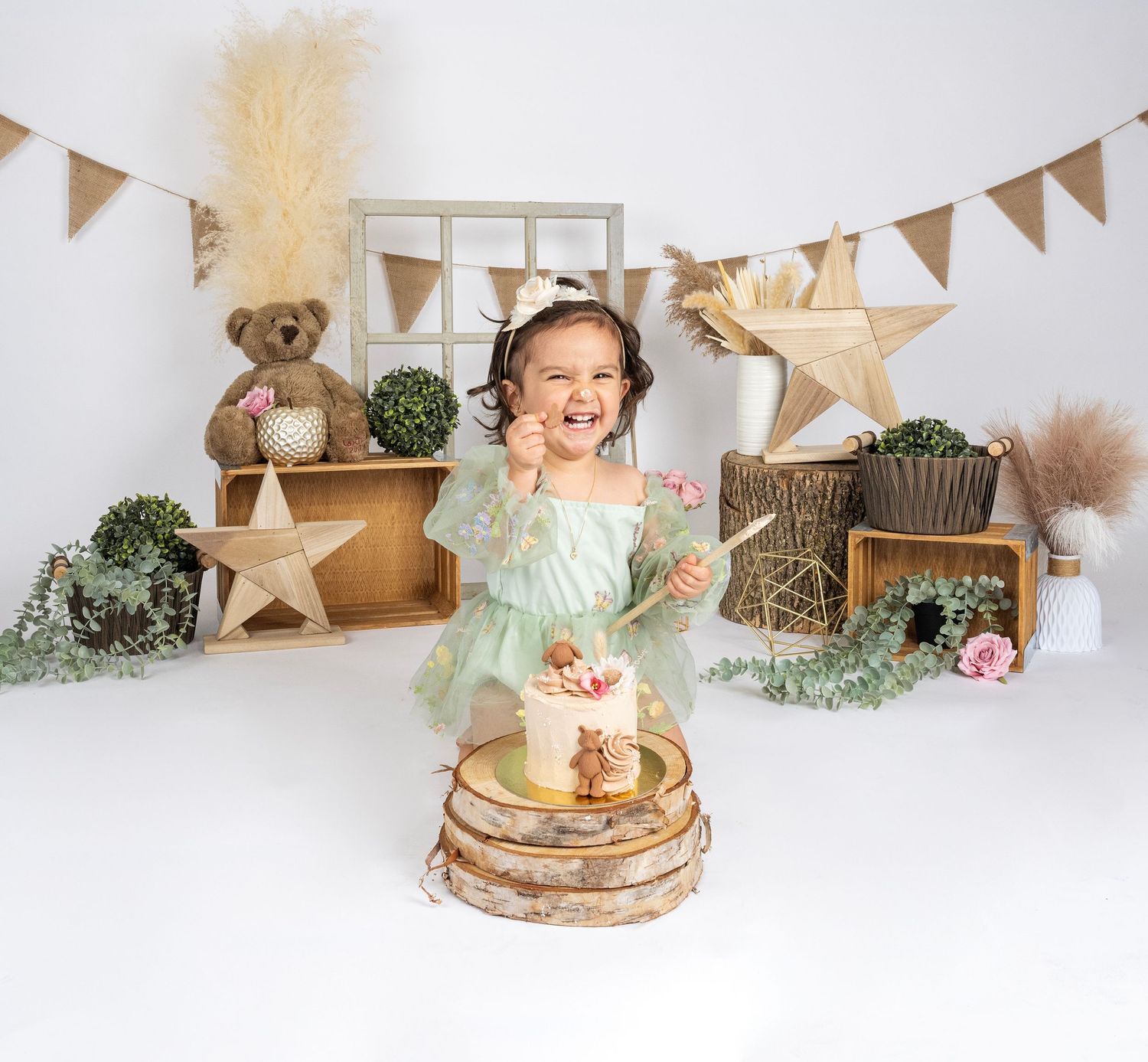 fond smash cake  avec gateau petite fille 1 an ourson