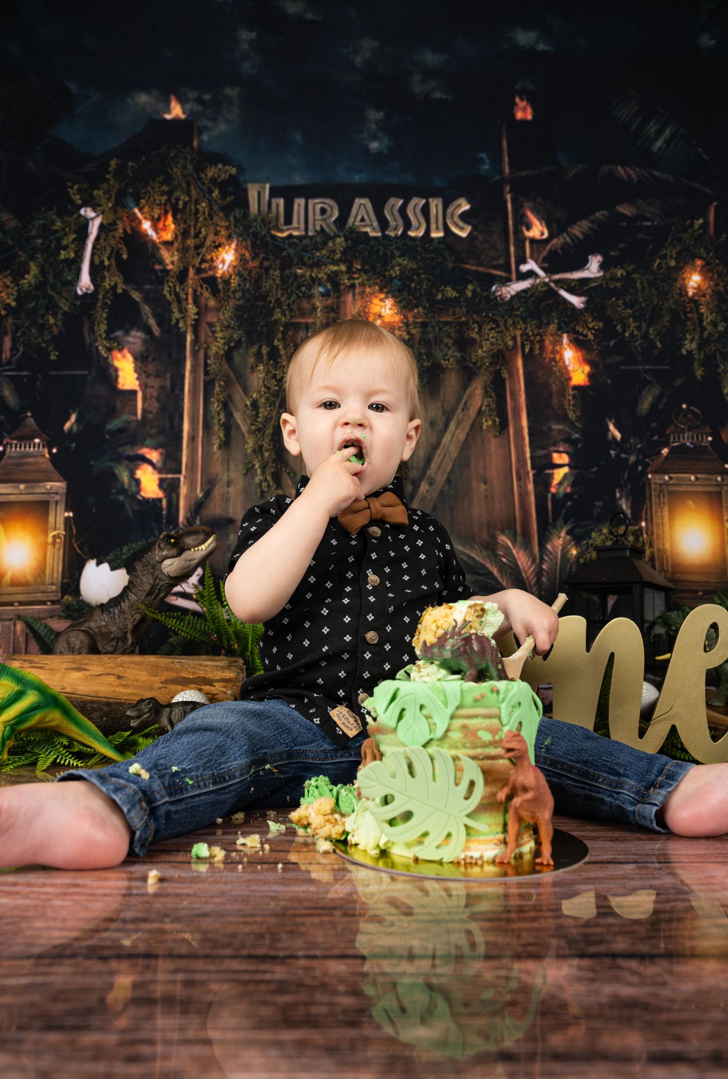 fond smash cake  avec gateau jurassic parc