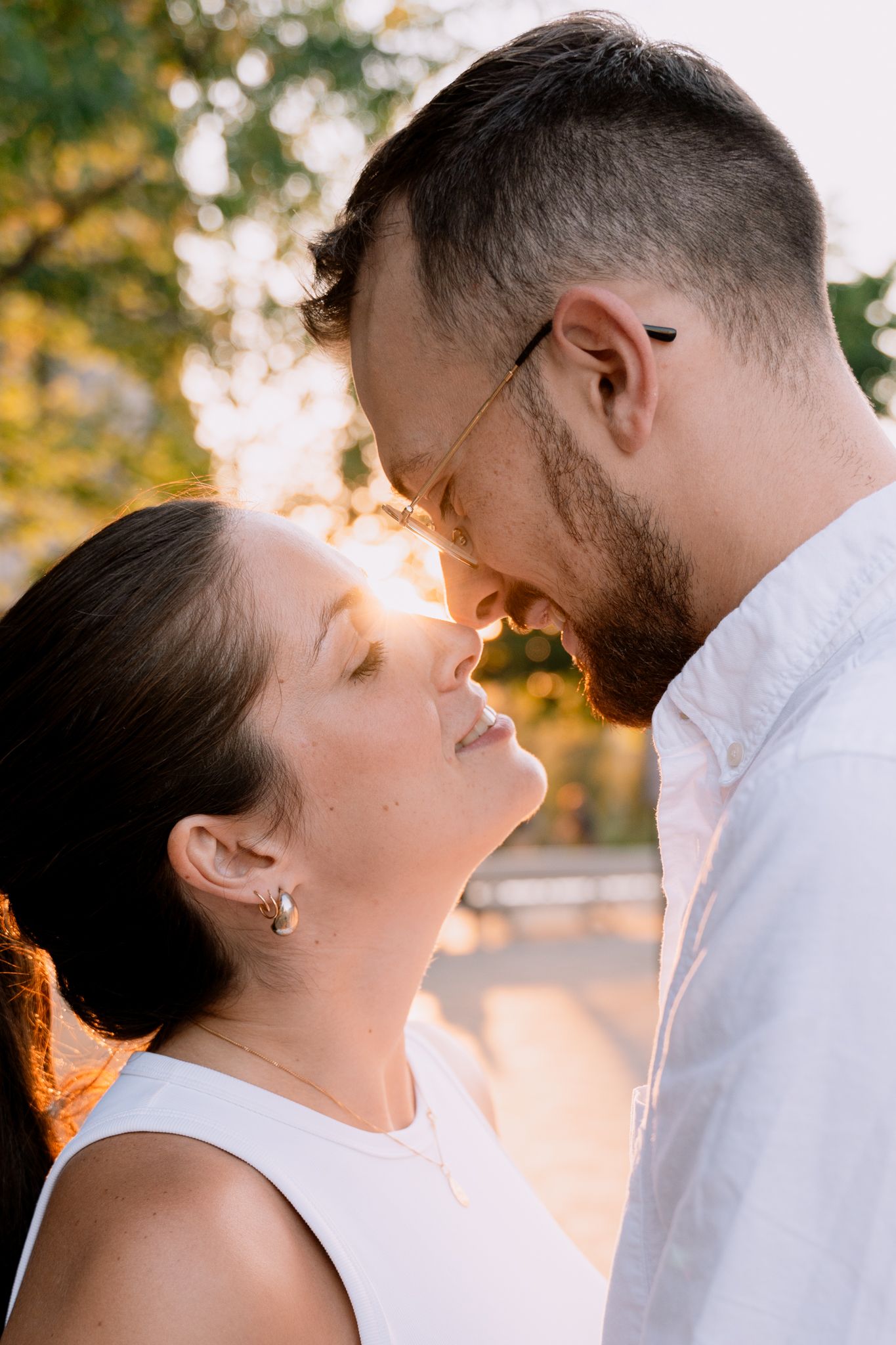 Séance photo en couple dans le Vieux-Montréal