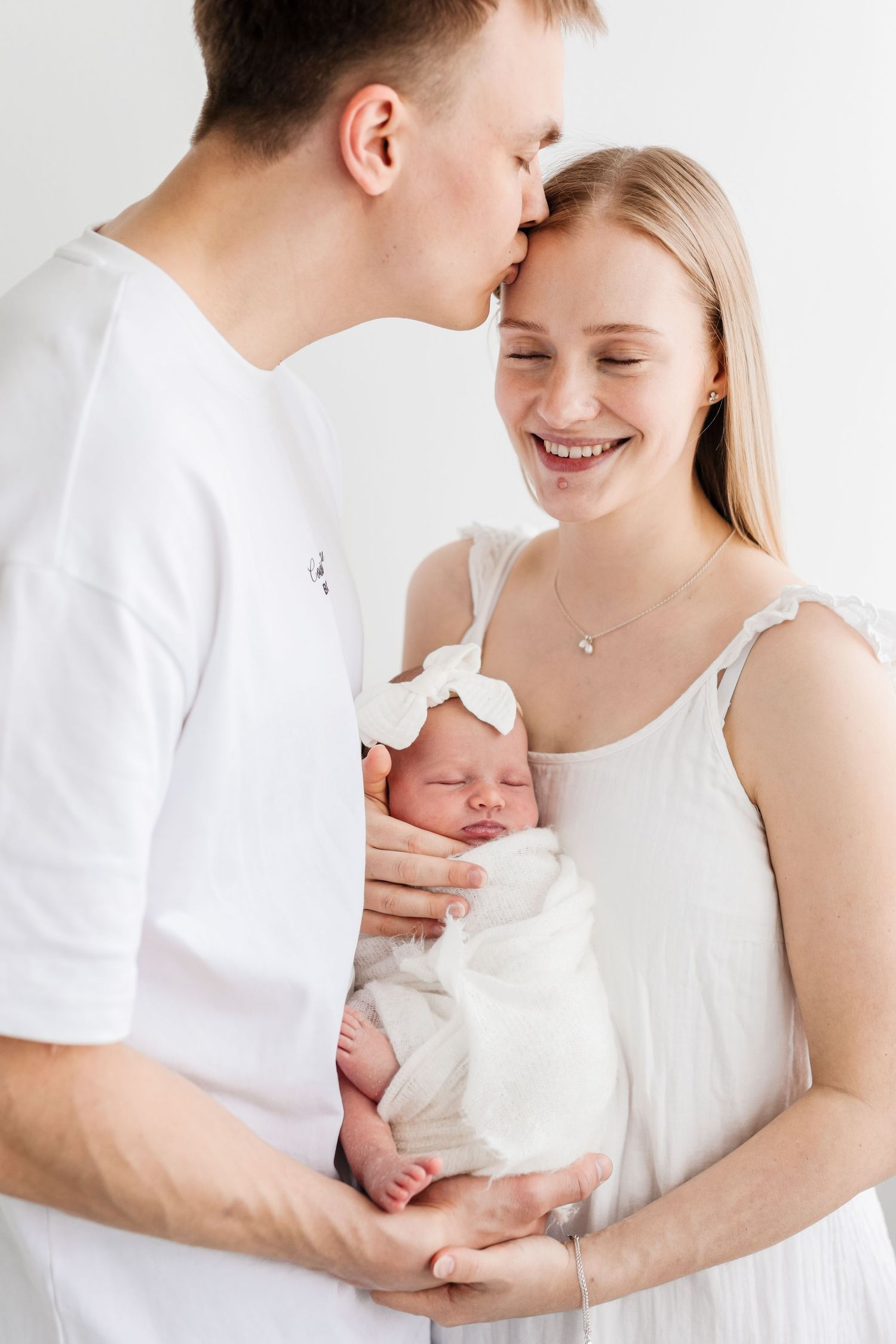 Newbornkuvaus | Jasmine Grahn | valokuvaaja Ulvila |
https://www.jasminegrahn.fi/