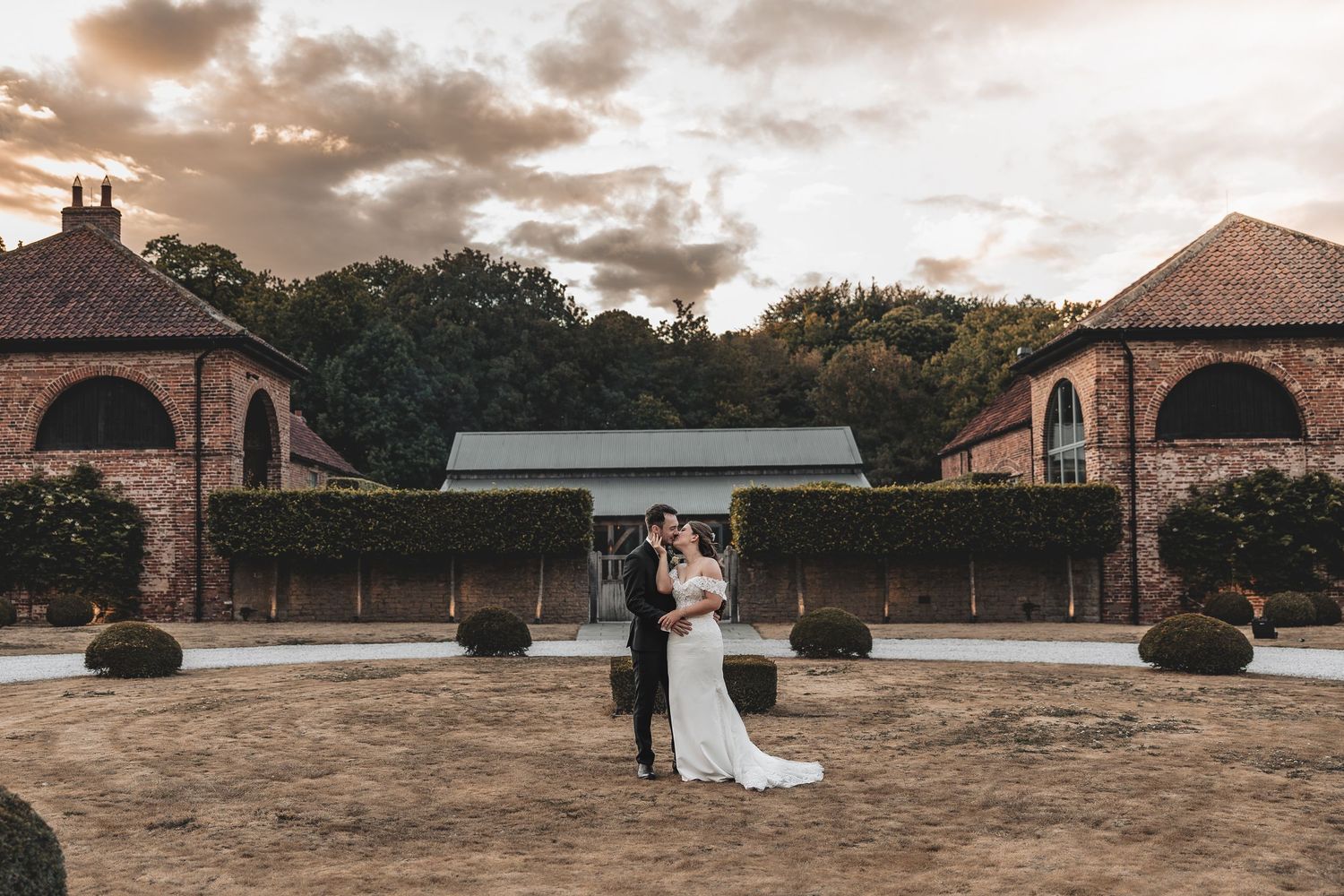 A guided natural wedding image at Hazel gap barn Nottinghamshire