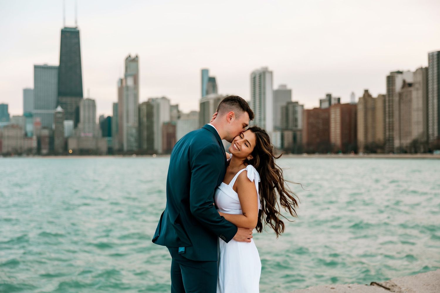 Engagement couple in Chicago, Illinois
