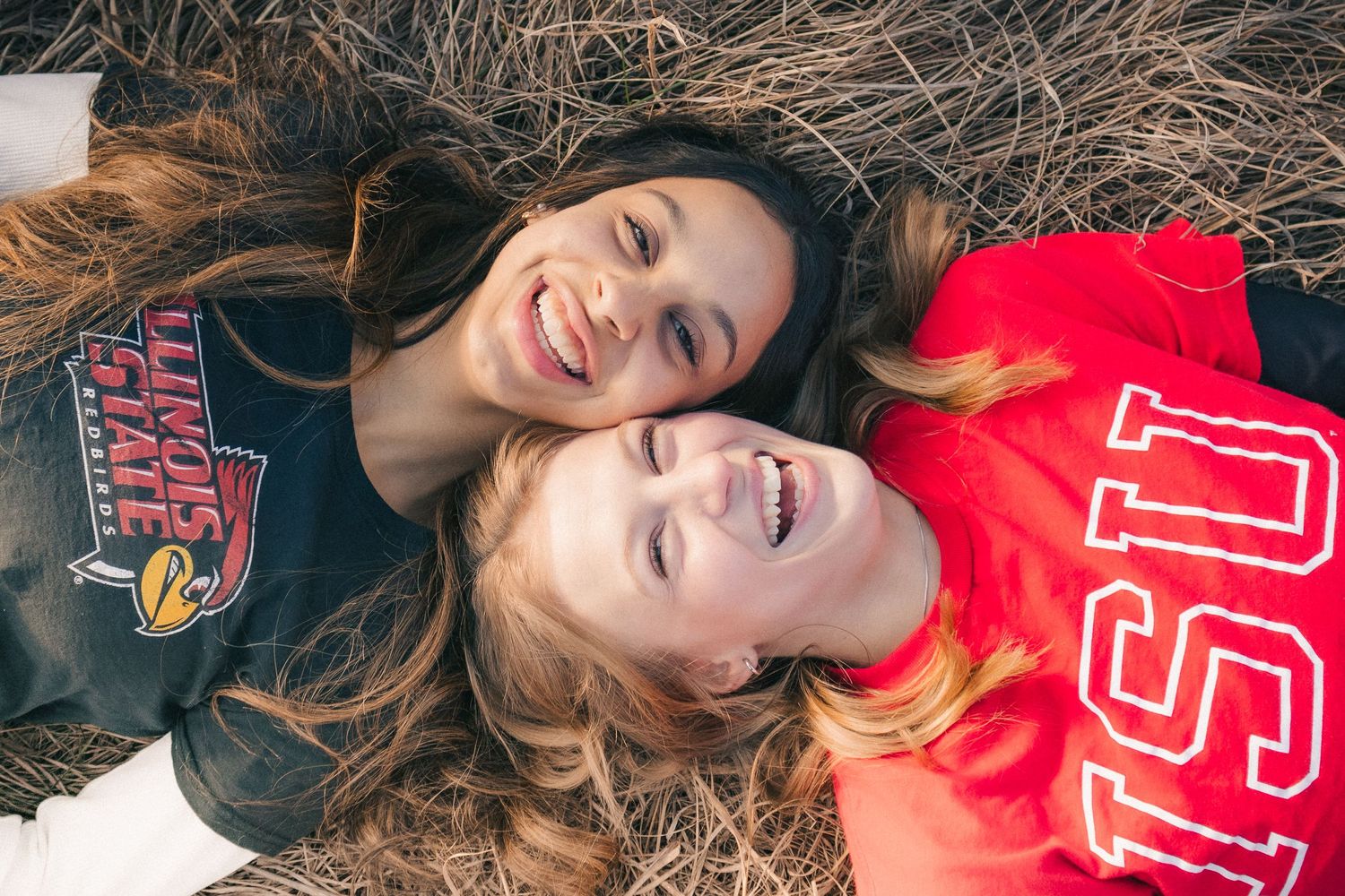 Outdoor spring bestfriend senior photos in field in Rochester, Illinois