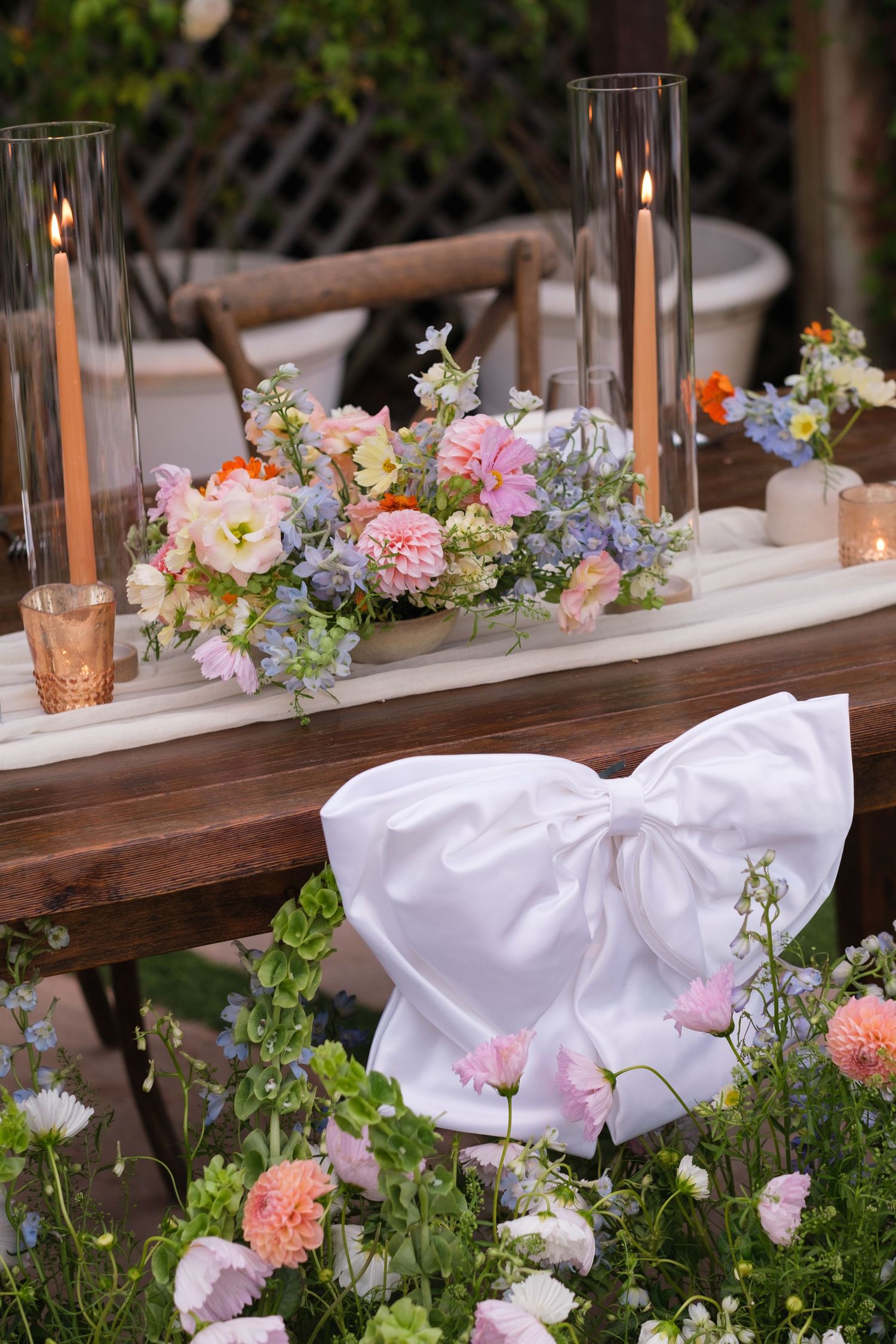 Spring florals at the Rincon Beach Club. Sweetheart table.