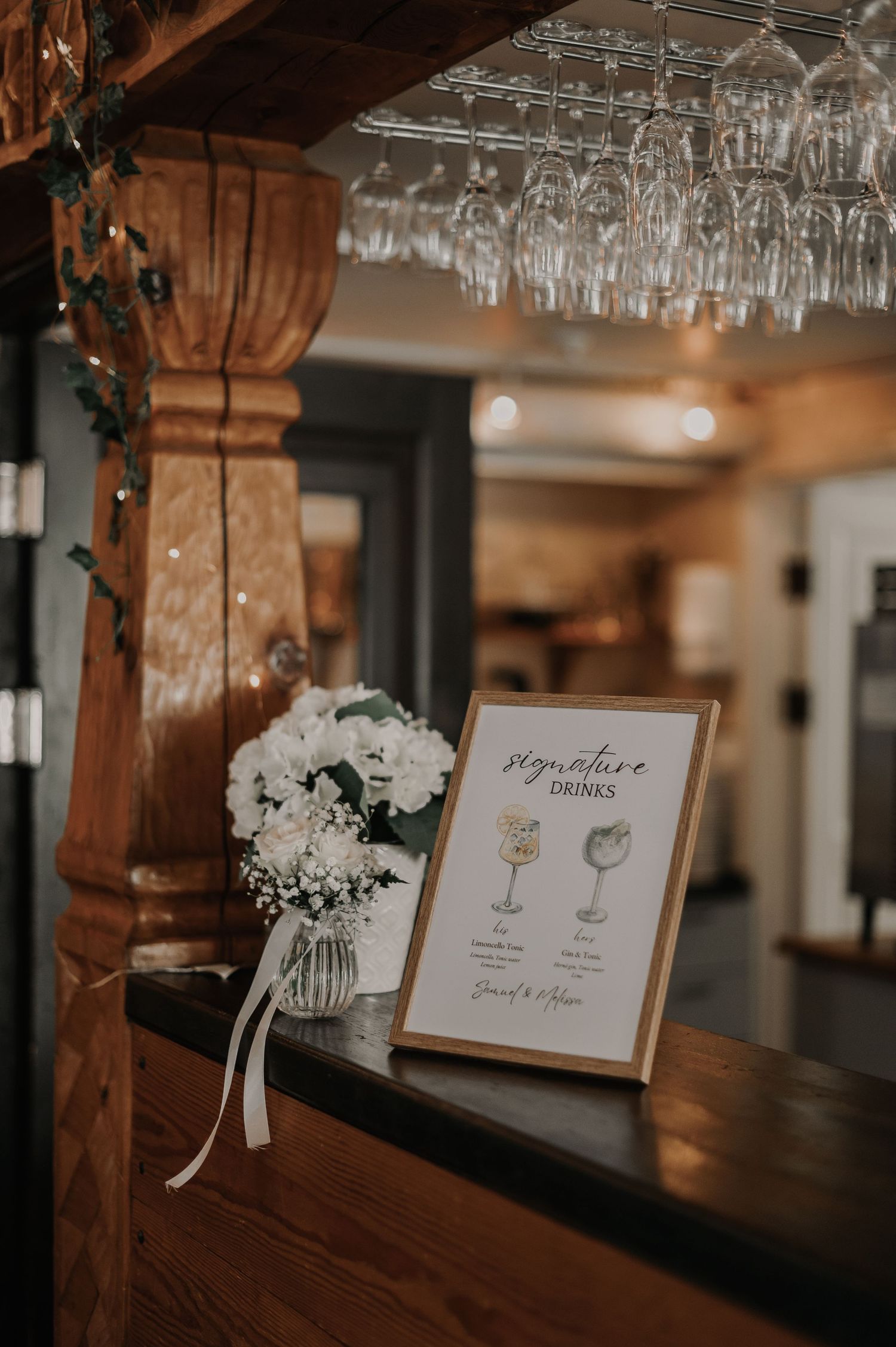 Bröllopsfotograf Umeå, Bröllopsklänning, Umeå Stadskyrka, Brännlands Wärdshus, Bröllopsfotograf Västerbotten, Fotograf Örnsköldsvik