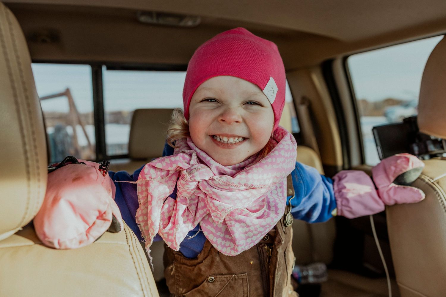 lifestyle session, candid photography, Saskatchewan farm kid, prairie photographer, sask photographer, outdoor winter photos, cattle family