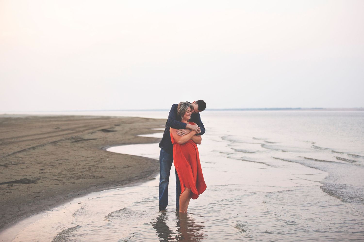 couple photographer, beach photos, beach photographer, life captured, couple candid moments, love, couple, couple photography, sask photos