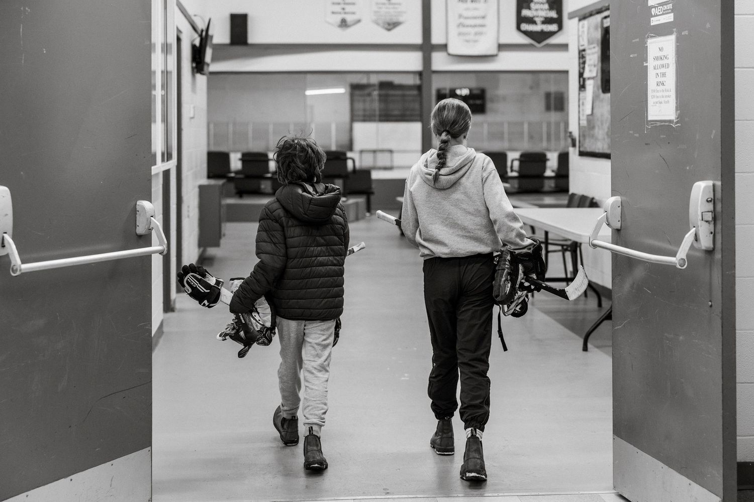 Rink photography session Saskatchewan rink session life captured photo memories at the rink prairie winter photos