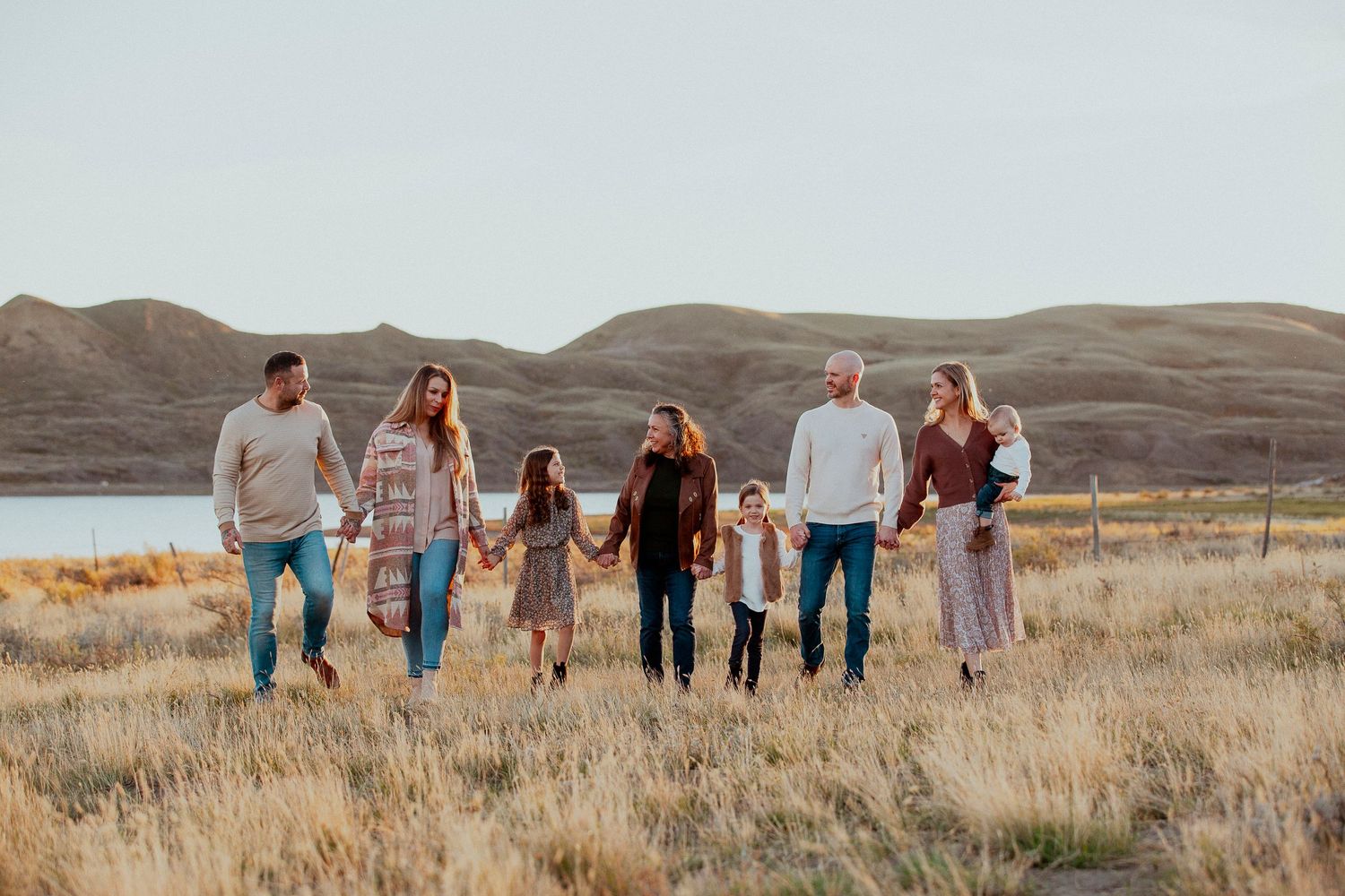 extended family photographer, life captured, family photos, family photographer, large family photos, candid photographer, sask photographer