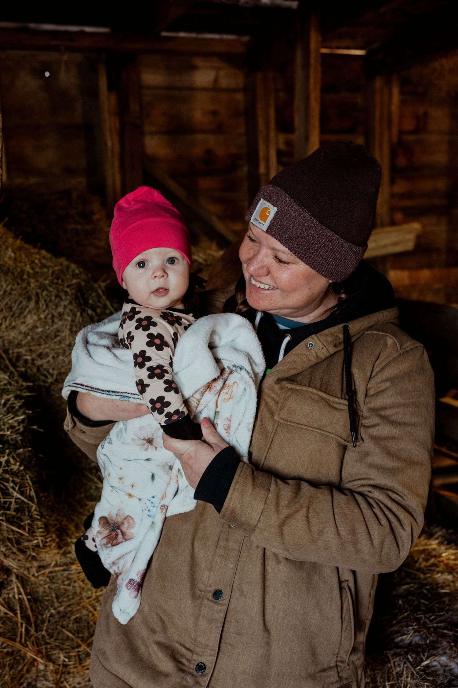 lifestyle session, candid photos,Saskatchewan farm kid, prairie photographer, sask photographer, winter photos, cattle family, chores, ag