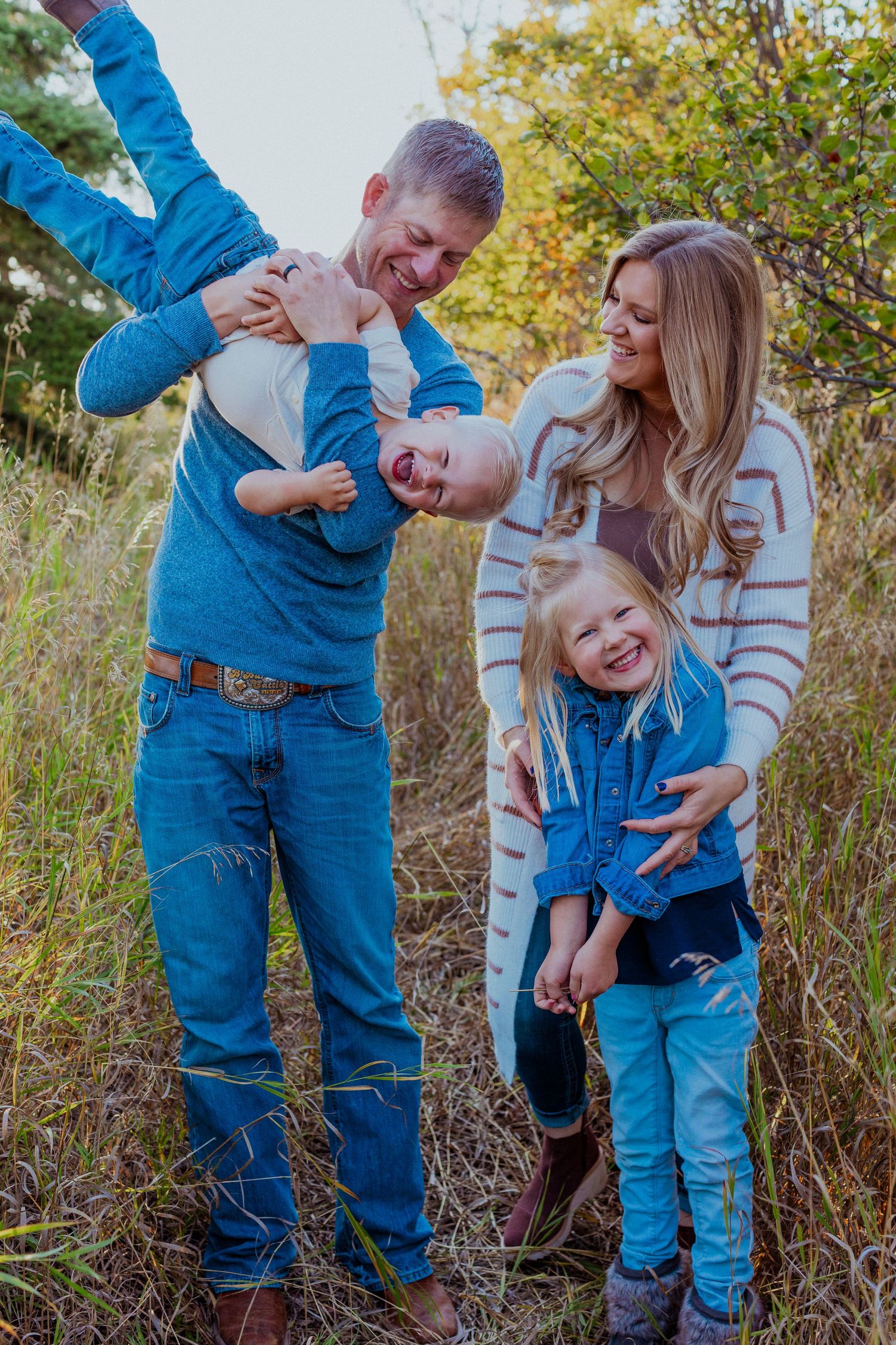 children's photographer, life captured, candid moments, childhood memories, childhood photographer, candid photographer, family photographer