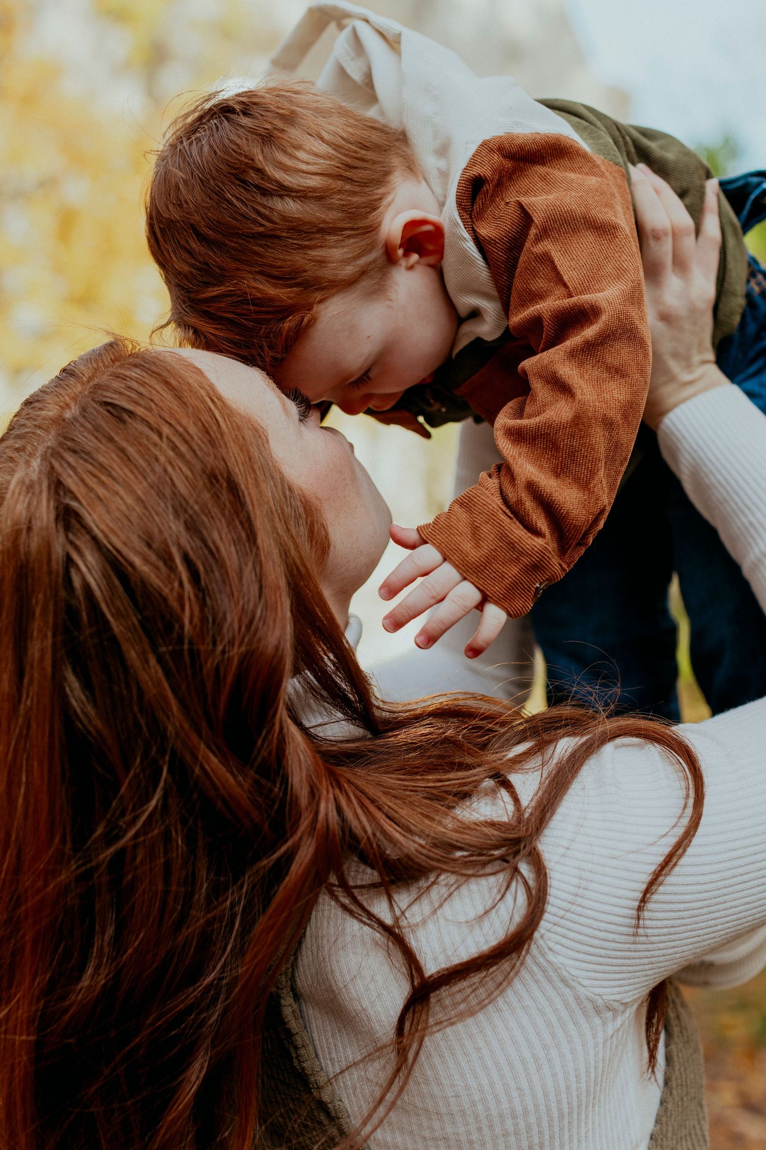 family photographer, mother and son portrait, mom and me photography, saskatchewan photographer, saskatoon photographer, candid moments