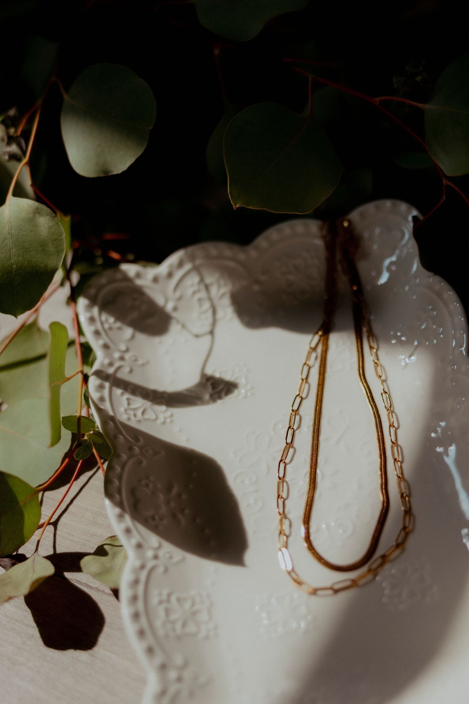 gold chain necklace photo, jewelry content, jewelry photographer, small business photographer, yxe, sask photographer, social media content