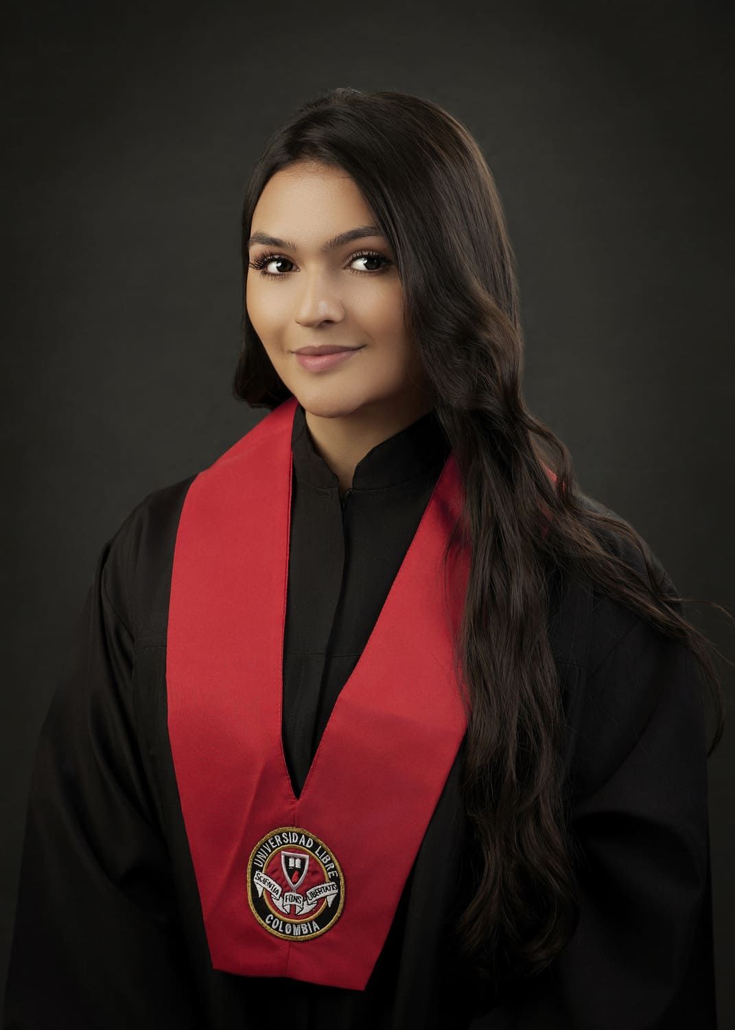 retrato individual graduada universidad libre colombia fotos de graduacion