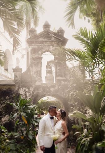 Cartagena wedding photographer capturing newlyweds in the walled city, night portrait with illuminated colonial architecture