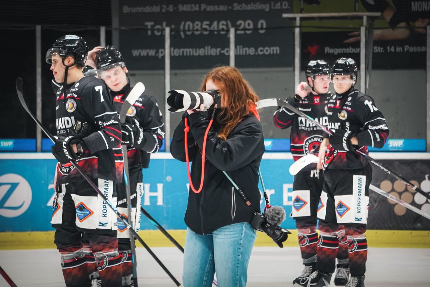 Theresa beim Eishockey.