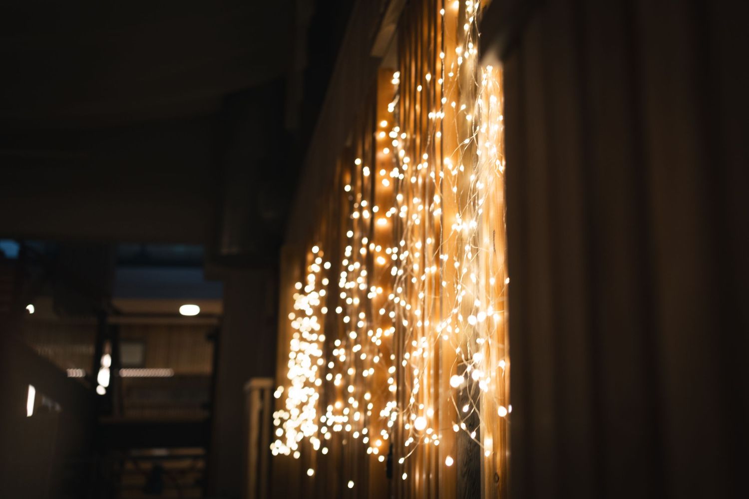 Lichterketten in der Location.
