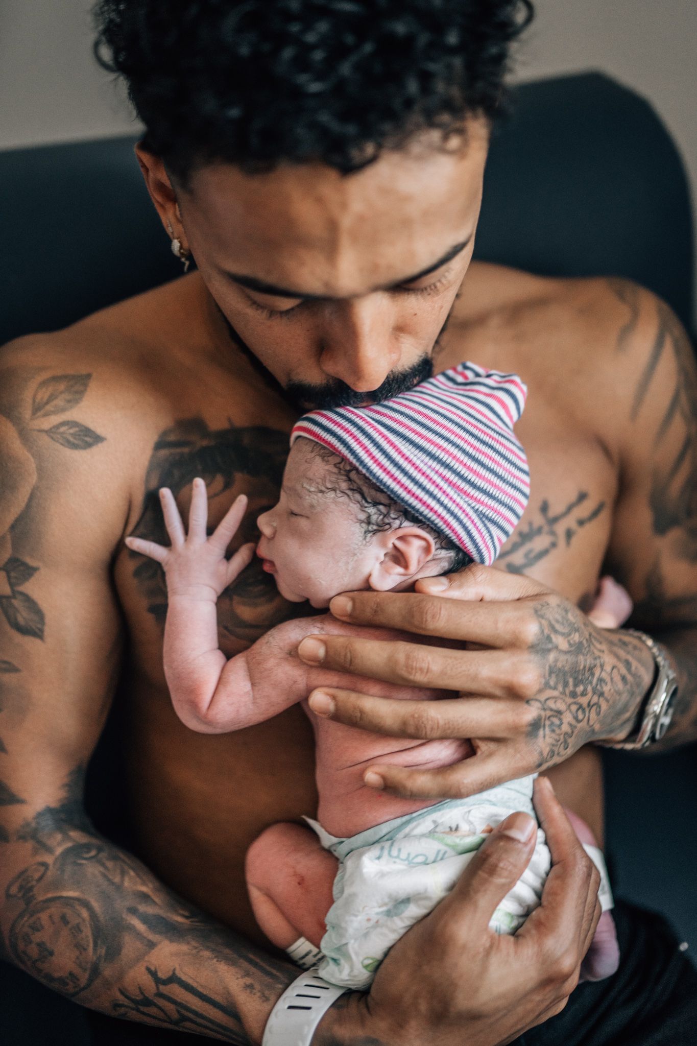 skin to skin between a father and his newborn baby captured by a birth photographer in dubai