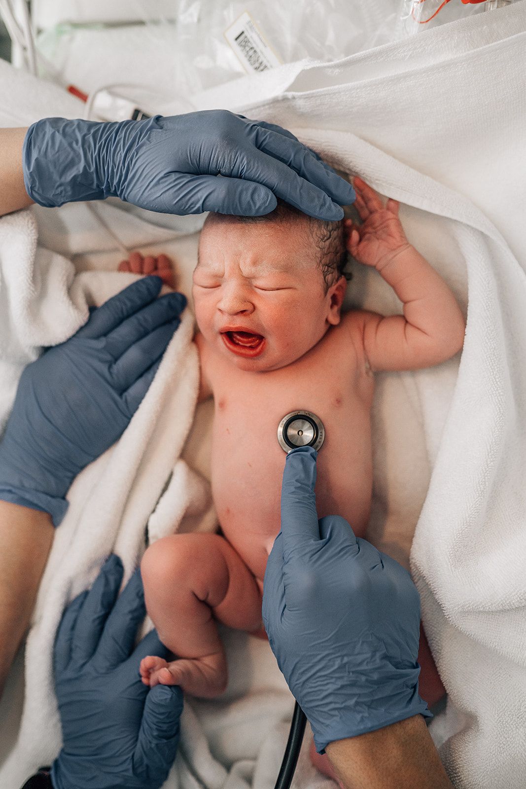 newborn exam in dubai photo
