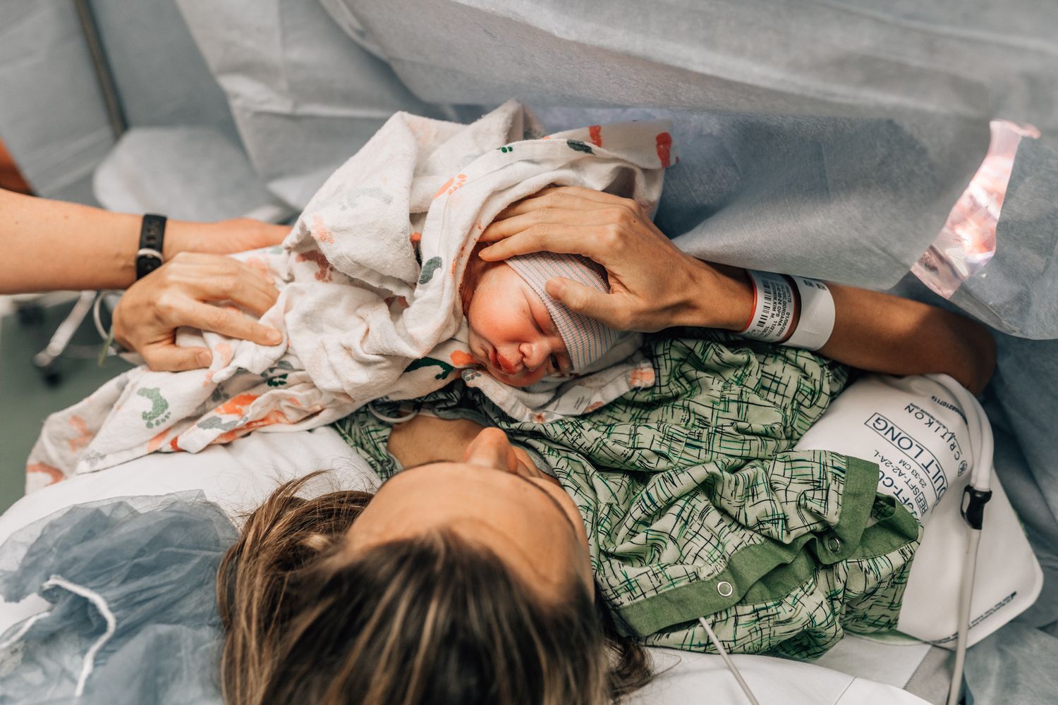 cesarena birth captured by birth photographer in dubai