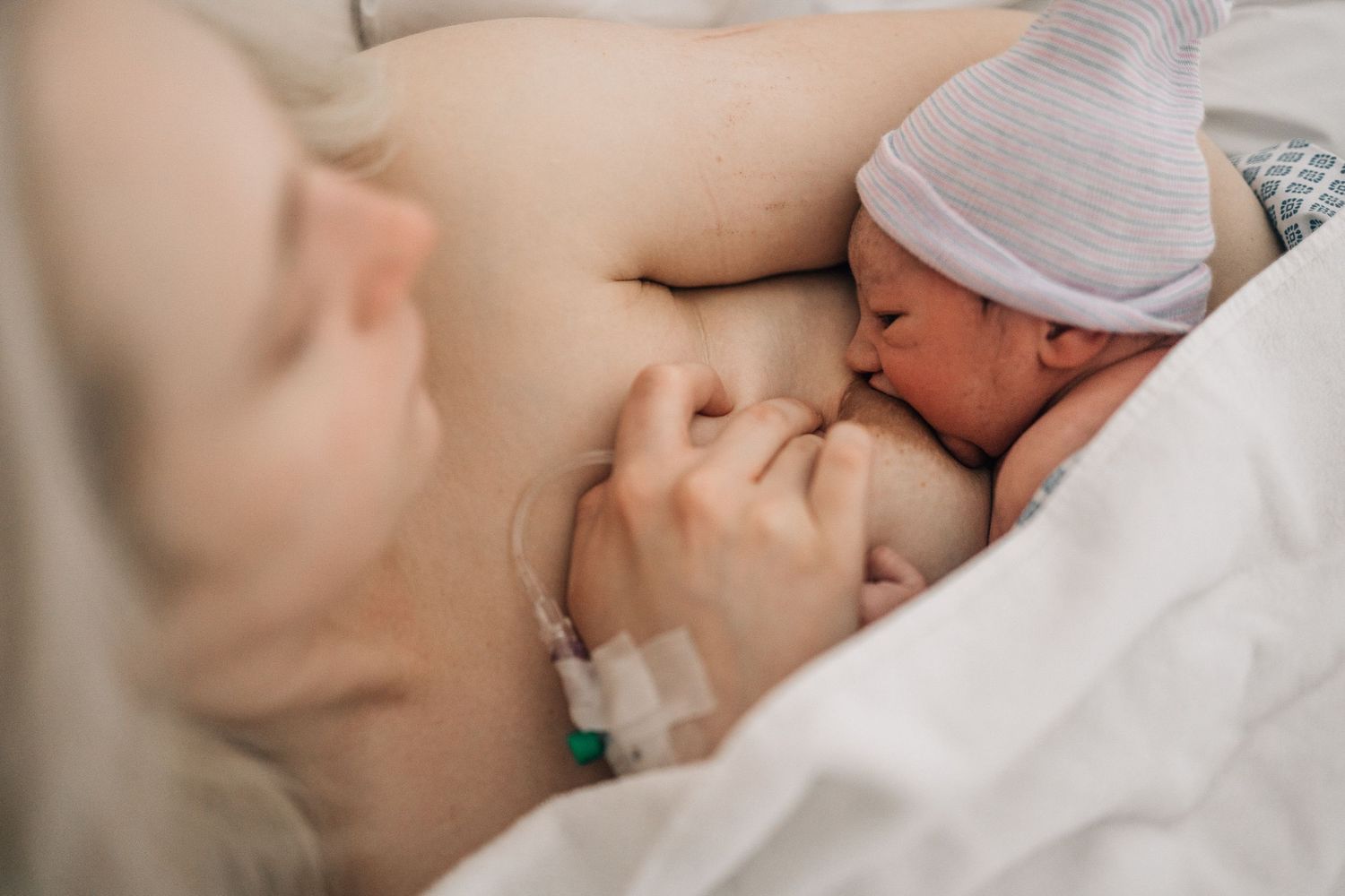 capturing mom and baby and first latch right after birth in dubai