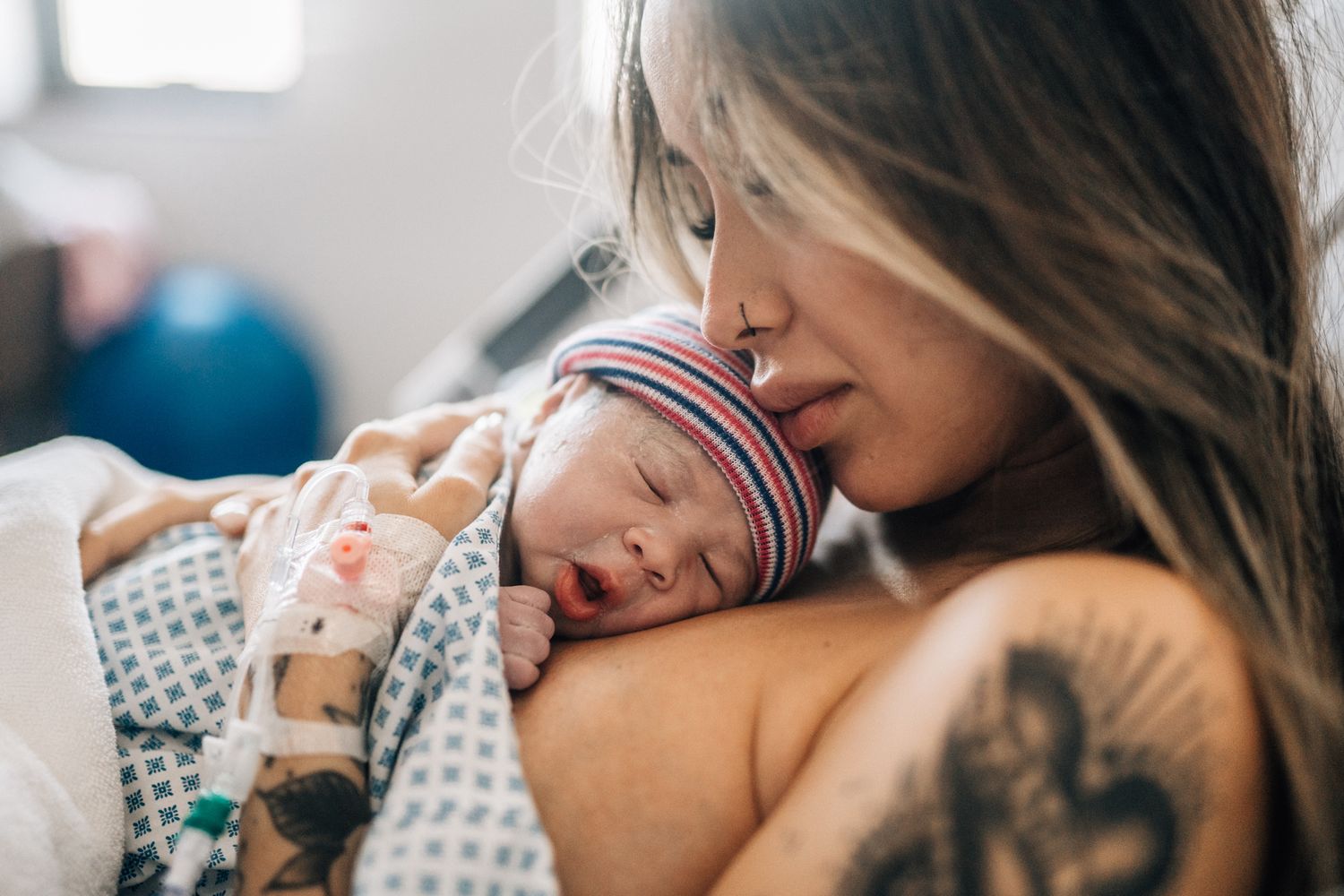 skin to skin during a birth photography shoot