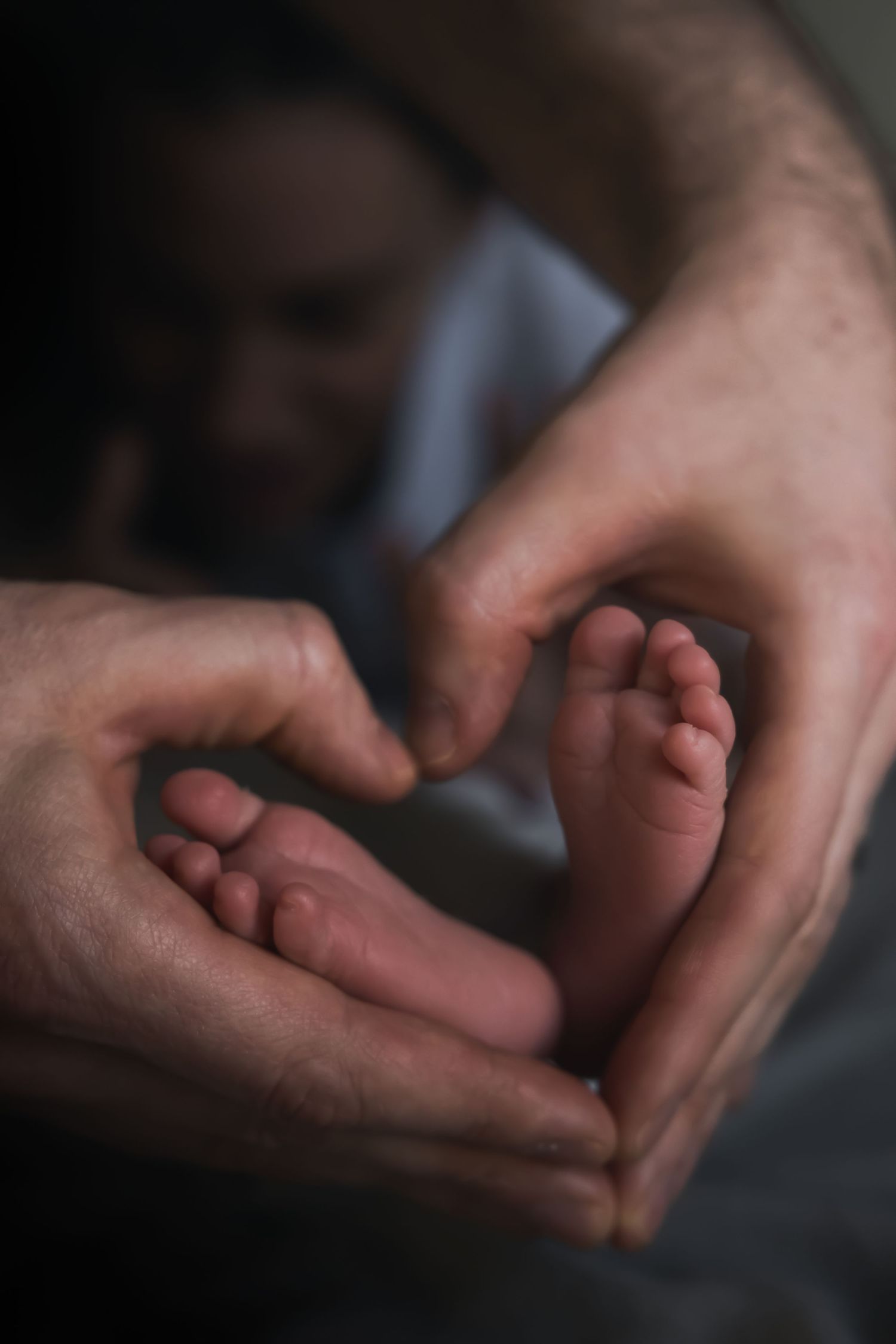 Photo de naissance bébé nourisson shooting photo couple famille montréal québec canada